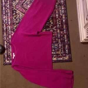 Wide sleeve cropped knit sweater , perfect for fall  and a beautiful color